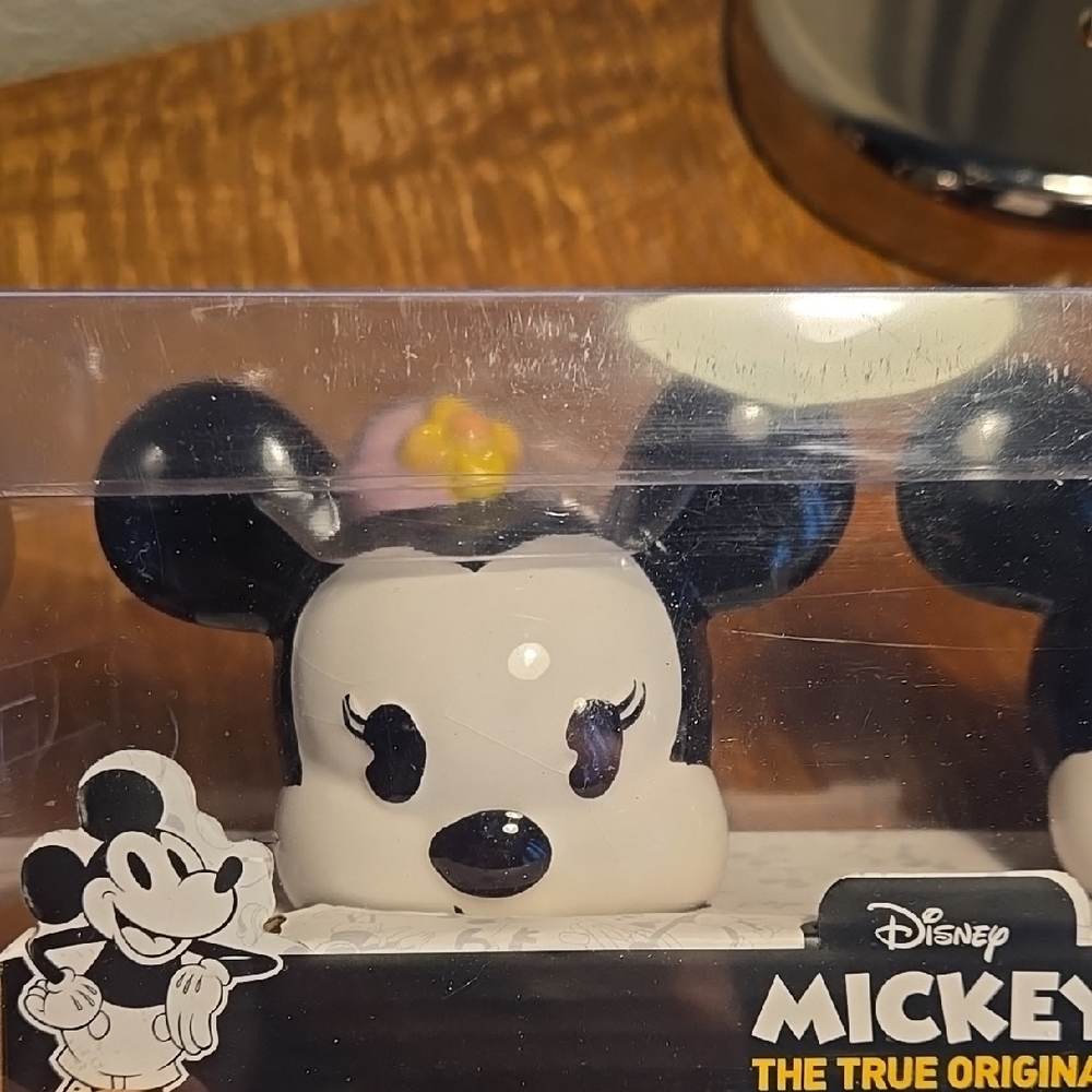 Disney Mug and Mickey Salt &‎ Pepper Shakers - Picture 7 of 10